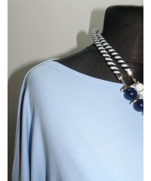 Bluzeczka typu kimono z marszczonym rękawem - błękitna